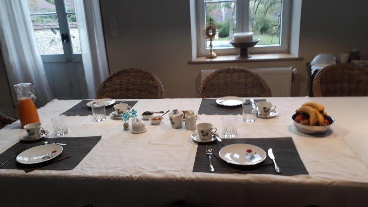Le Vieux Presbytere Confracourt 외부 사진