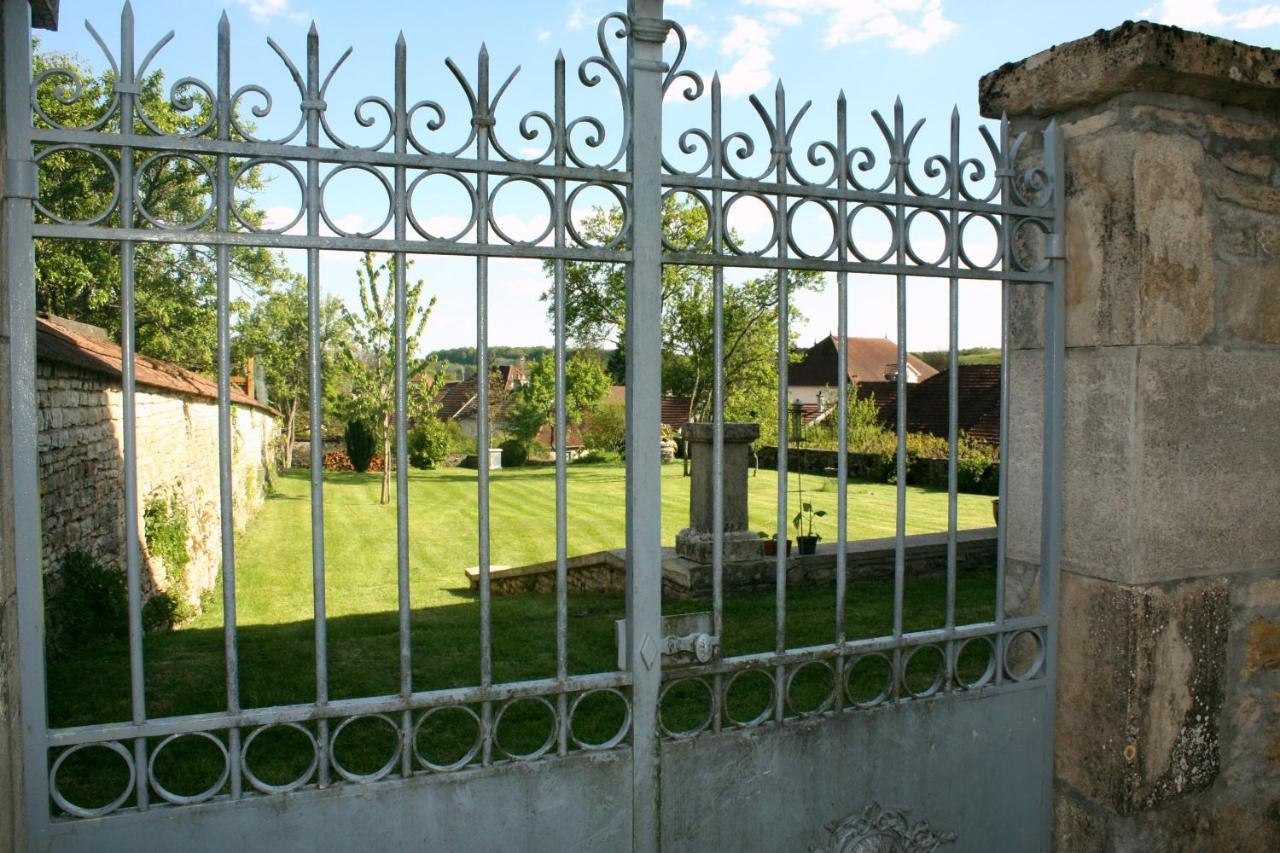 Le Vieux Presbytere Confracourt 외부 사진