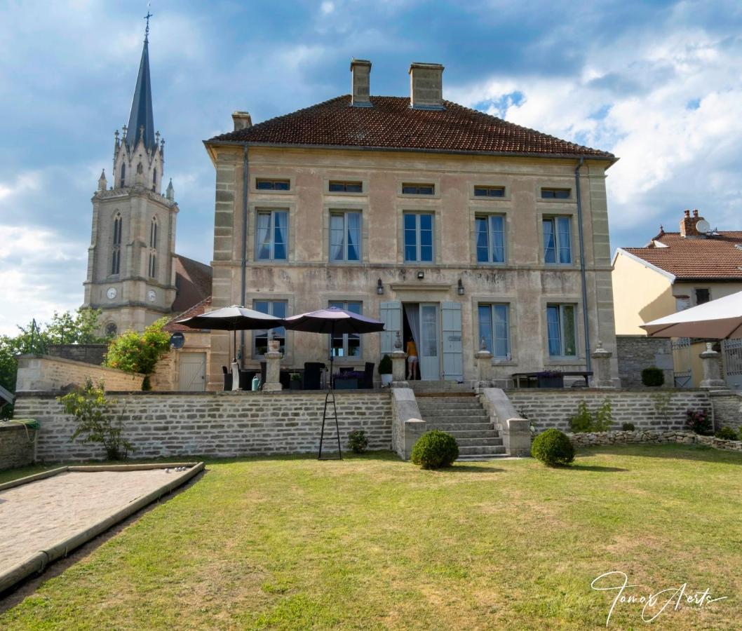 Le Vieux Presbytere Confracourt 외부 사진
