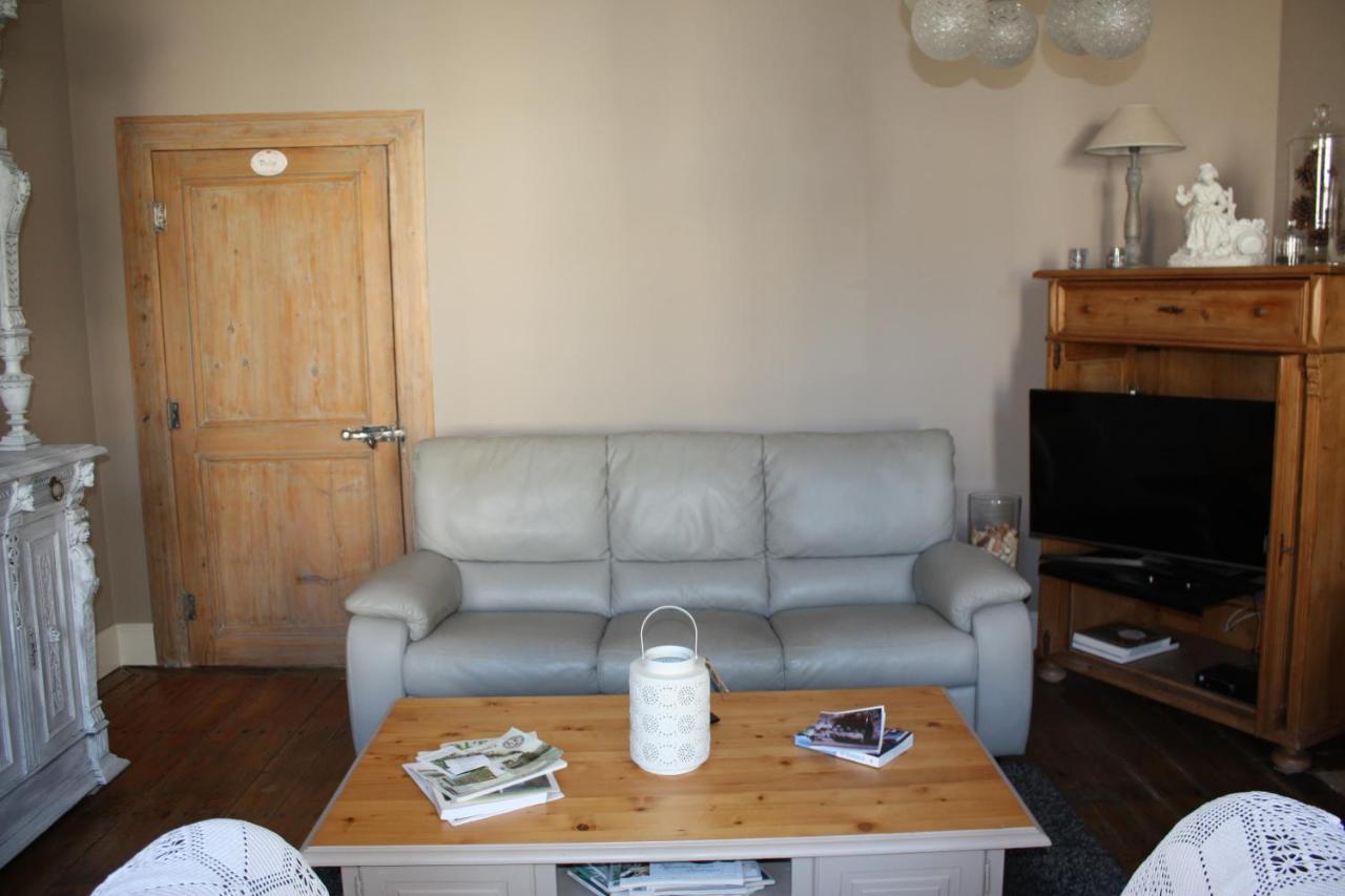 Le Vieux Presbytere Confracourt 외부 사진